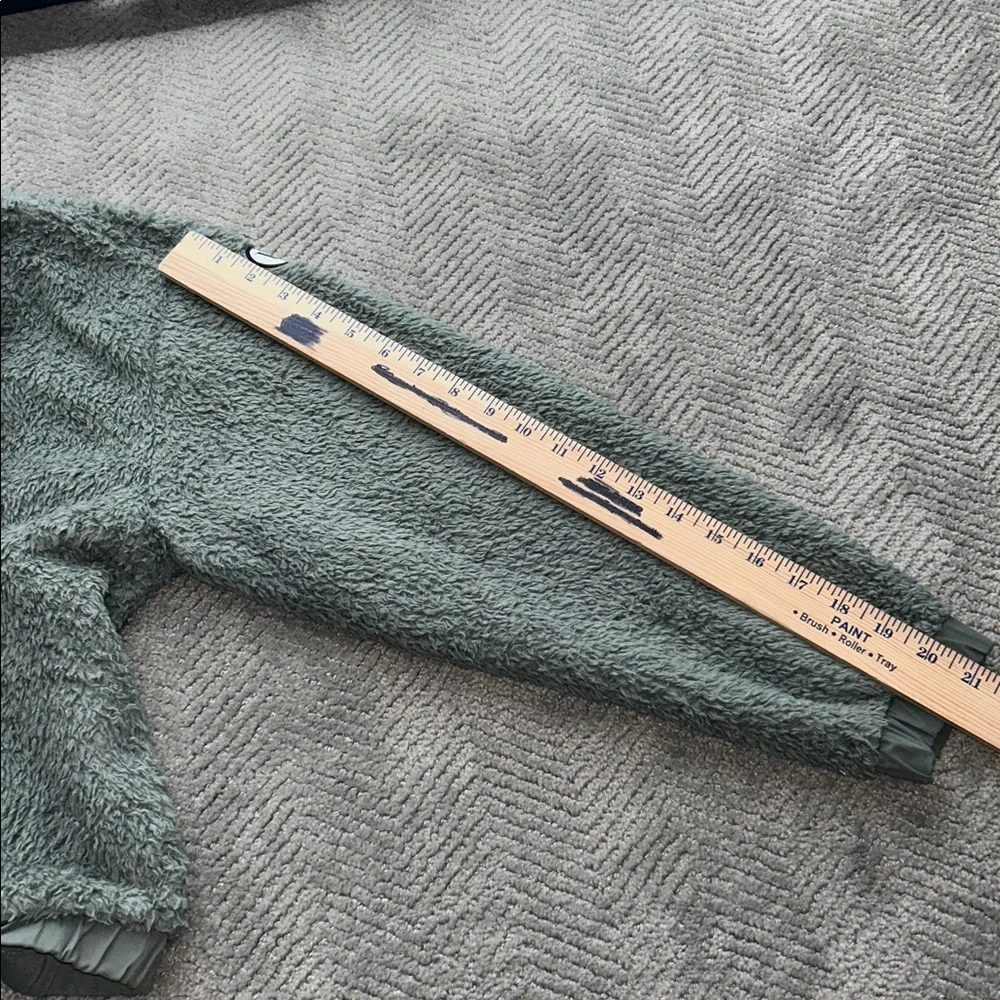 Vuori Women's Cozy Sherpa Jacket Green Fleece Jacket Olive Green Size Large - Picture 11 of 13